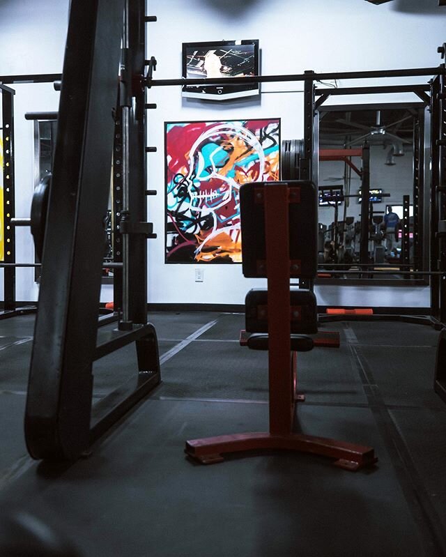 What’s everyone’s favorite new art piece in the gym??
.
📸: @mj.mov